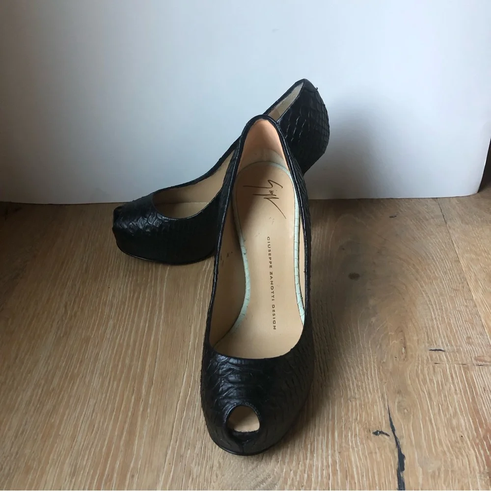 Giuseppe Zanotti snake embossed black peep toe platform shoes sz 36//6USpricefir